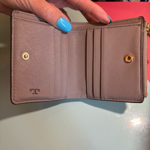 Tory Burch McGraw Wallet Gray NWOT - Picture 3 of 5